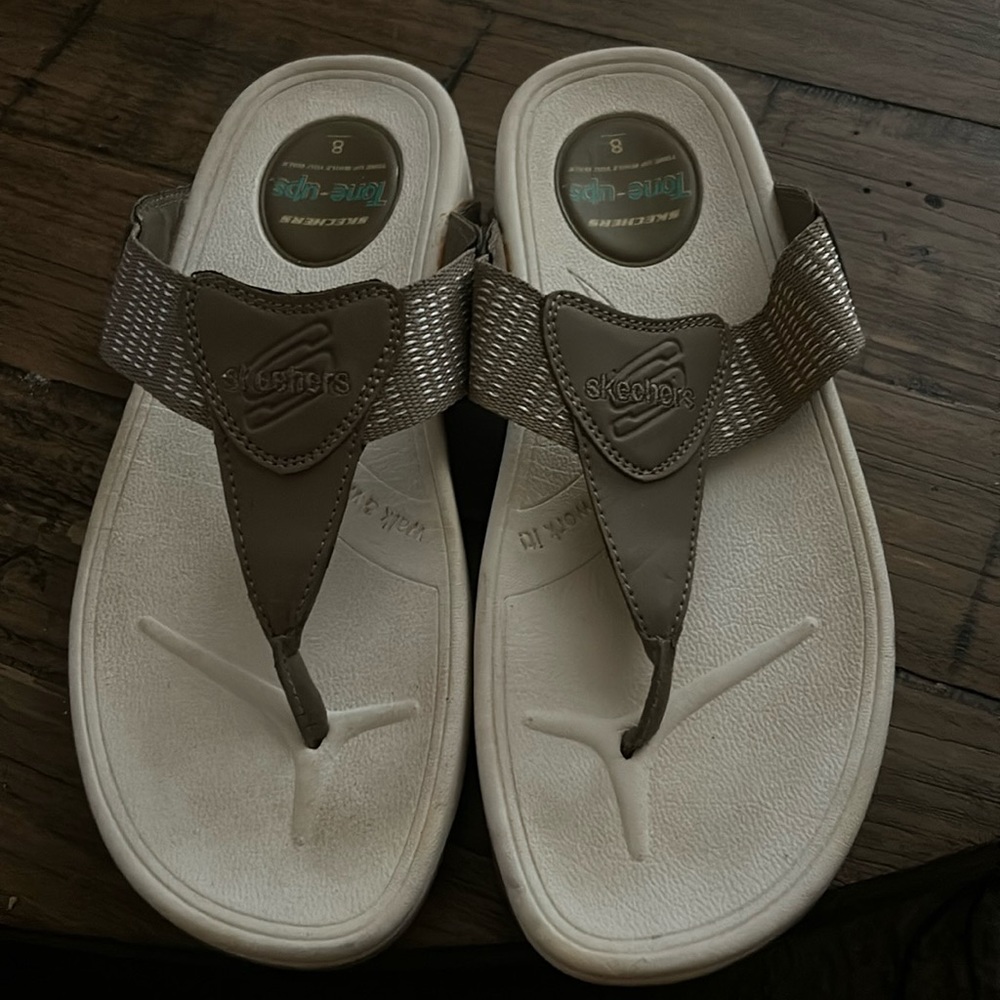 Skechers tone-up flip flops size 8 women’s white and brown
